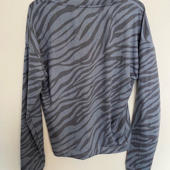 Lavon Blue Gray Zebra Print V-Neck Sweater Size XL - Picture 2 of 4